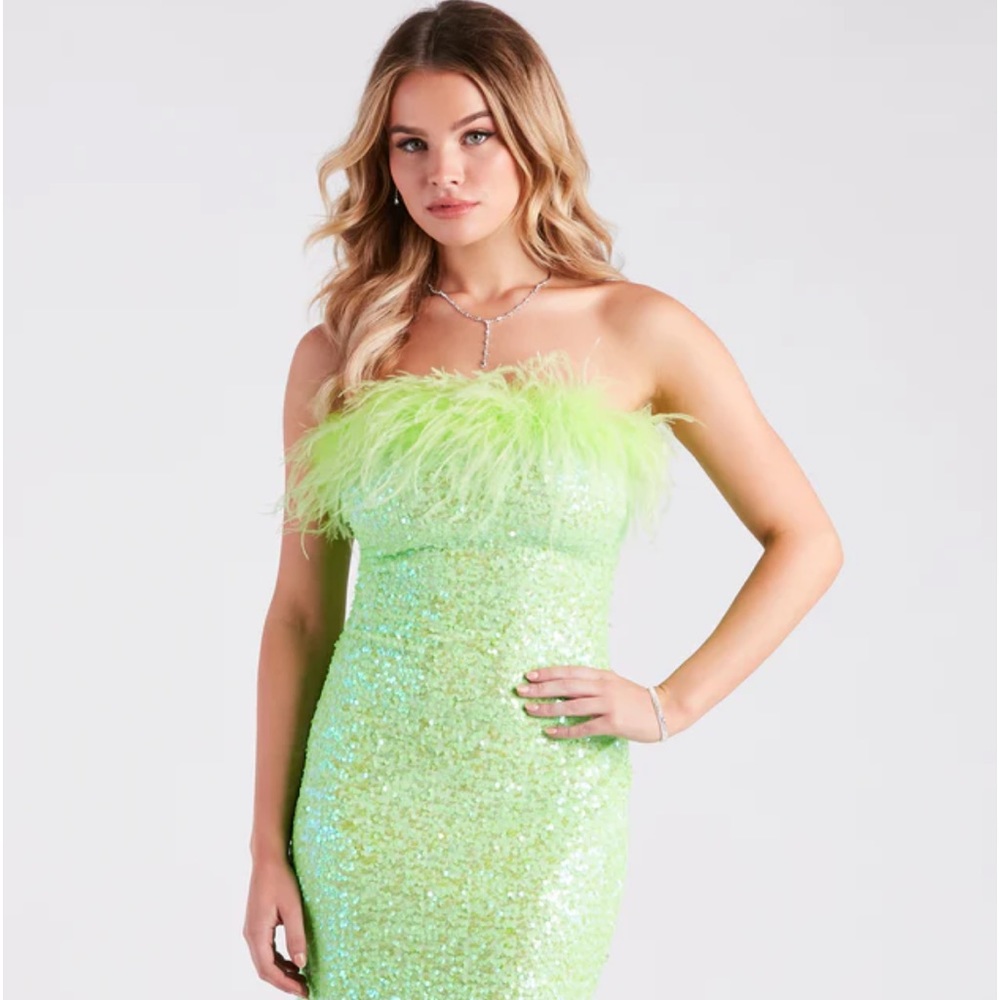 Windsor Mae Strapless Feather Dress Womens XS homecoming formal worn for photo